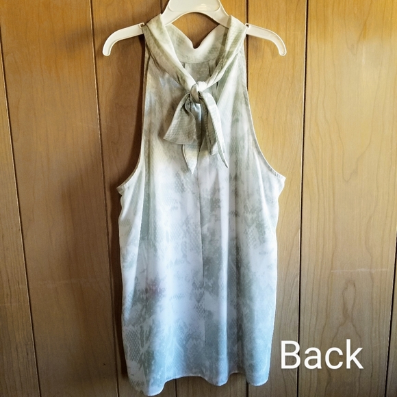 Jennifer Lopez snakeskin pattern sleeveless shirt - Picture 2 of 6